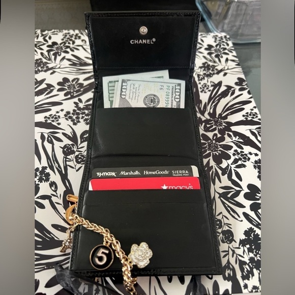 Chanel Pantent Compact Wallet - Picture 9 of 10